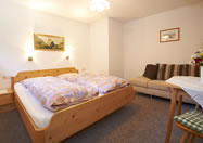 Doppelzimmer mit Schlafcouch im Schaidlhof